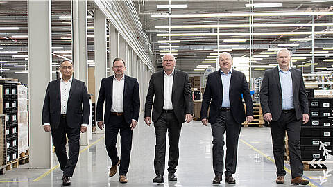 Die Geschäftsführung von KEB Automation von links nach rechts: Wolfgang Wiele (CTO), Ralf Lutter (COO), Thomas Brinkmann (CEO), Vittorio Tavella (CFO) und Curt Bauer (CMO)